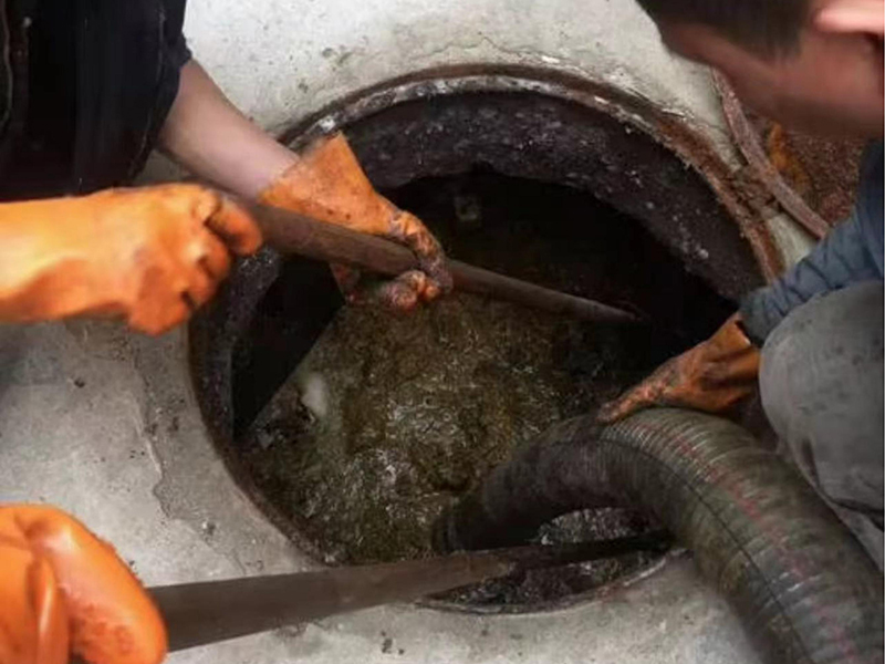 冕宁清理化粪池时如何避免沼气的危害？